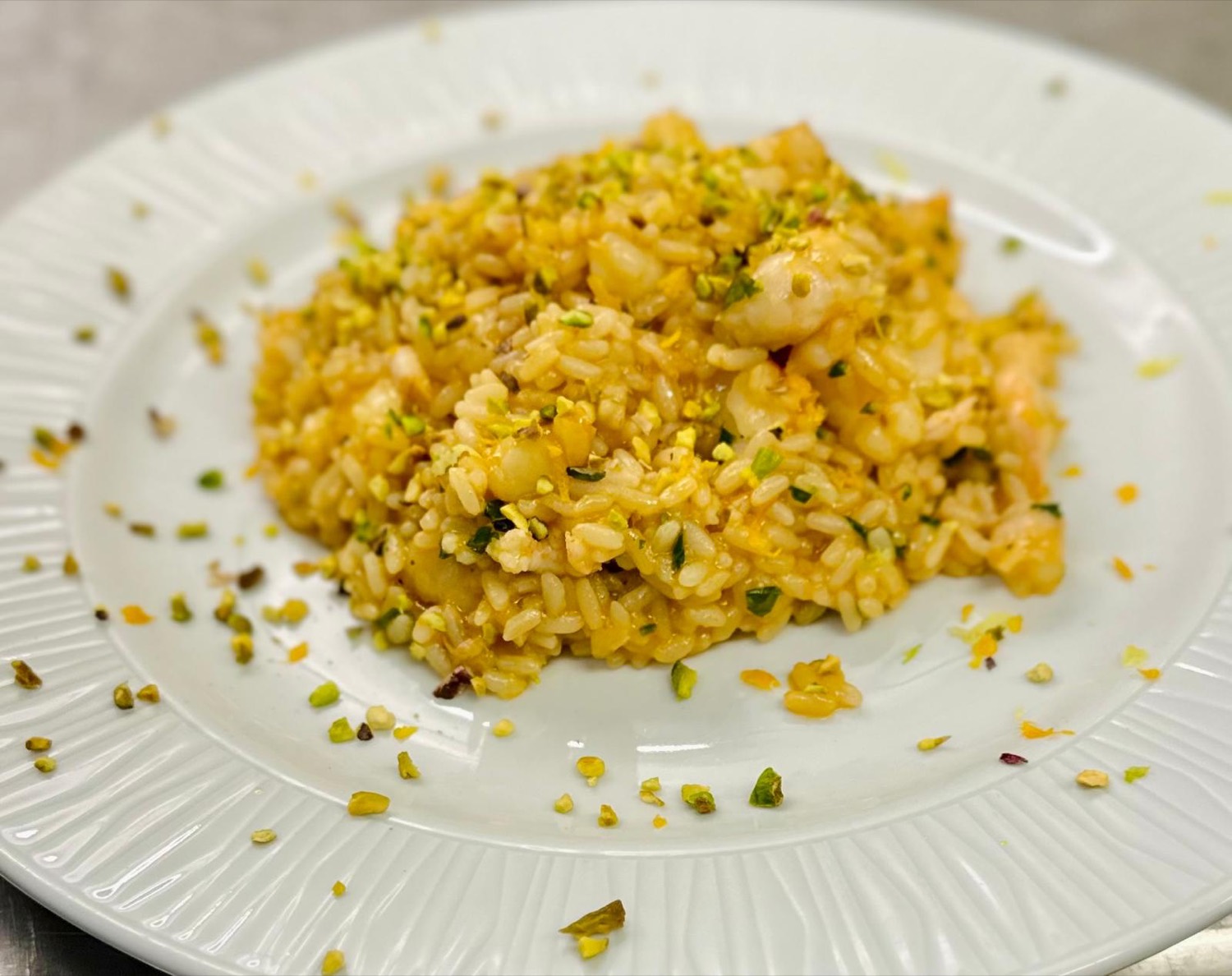Risotto ai crostacei con agrumi e granella di pistacchio